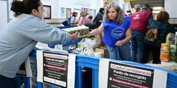 Recogida de alimentos en el complejo de Cortadura / FOTO: Eulogio García