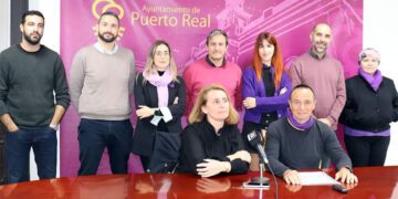 Todo el bipartito arropando a Rodríguez Súnico en su despedida / FOTO: Ayto.
