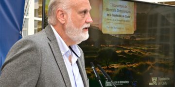 El vicepresidente Javier Vidal detallando el programa / FOTO: Eulogio García