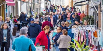 Actividad en la comercial calle Rosario / FOTO: Ayto.