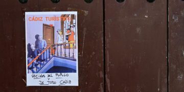 Cartel frente a la turistificación, en El Pópulo / FOTO: Eulogio García