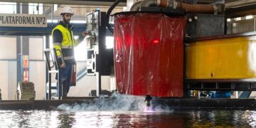 Operando sobre las primeras chapas del futuro BAM / FOTO: Navantia