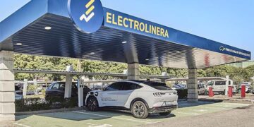 Electrolinera ya en servicio en el recinto fiscal / FOTO: Zona Franca