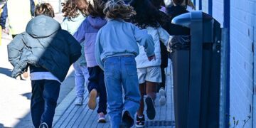 Evacuando el colegio  La Inmaculada / FOTO: Eulogio García