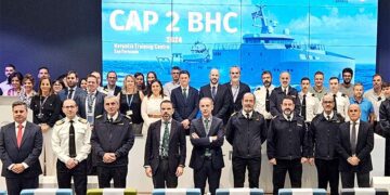 Parte de las comitivas reunidas en el NTC de La Isla / FOTO: Navantia