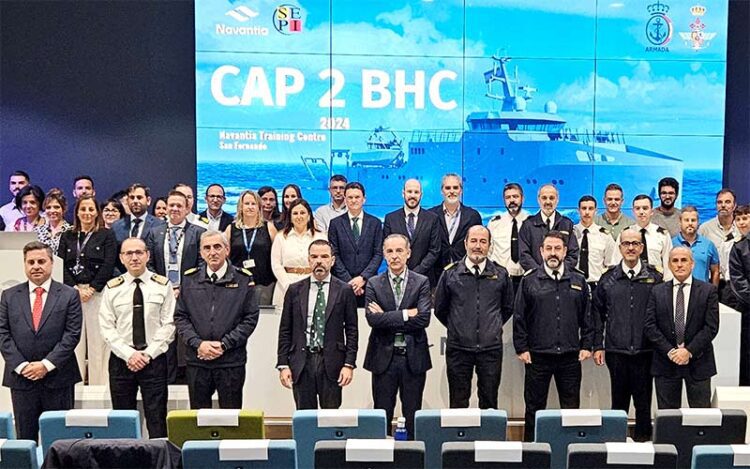 Parte de las comitivas reunidas en el NTC de La Isla / FOTO: Navantia