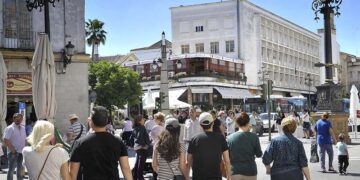 Grupo de turistas por el centro jerezano / FOTO: Ayto.