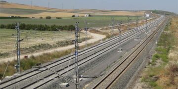 Tramo de vía ya a la altura de la provincia sevillana / FOTO: Adif