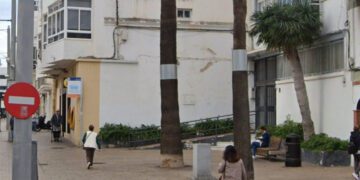 La fachada de la Casa de la Juventud ya no tiene ni cartel