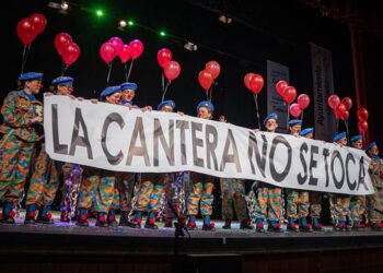 Pancarta reivindicativa durante el COAC 2025 / FOTO: Ayto.