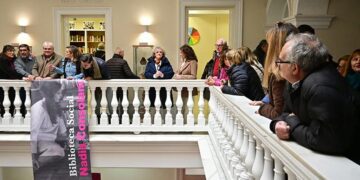 Celebrando la apertura de la biblioteca / FOTO: Eulogio García