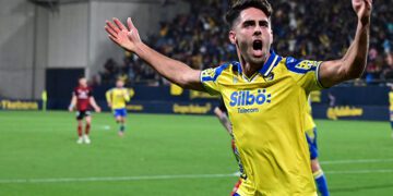 Rubén Sobrino celebrando su gol / FOTO: Eulogio García