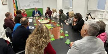 Un momento del encuentro en Sevilla / FOTO: Defensor del Pueblo