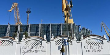 Pintadas en la tapia de astilleros durante la huelga del metal de 2023 / FOTO: Eulogio García