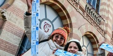 Felices con entradas del COAC 2024 / FOTO: Eulogio García