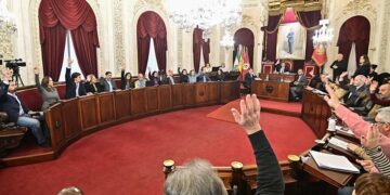 Gobierno y oposición votando a favor / FOTO: Eulogio García