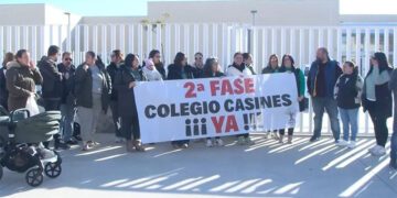 Concentración reivindicando la segunda fase del cole / FOTO: Plataforma Barrio de Casines