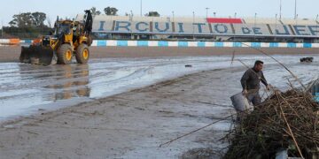 Actuando ya en una de las zonas afectadas por las lluvias / FOTO: circuito de Jerez