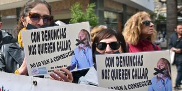 Concentrados en solidaridad con Vergara / FOTO: Eulogio García