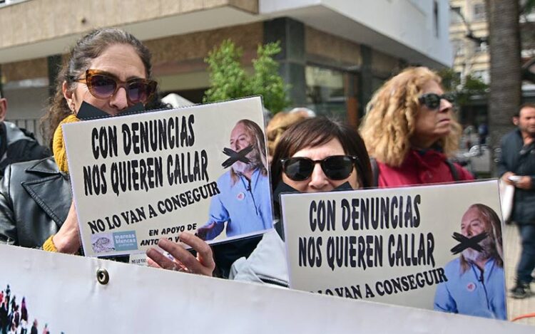 Concentrados en solidaridad con Vergara / FOTO: Eulogio García