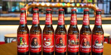 Botellines con etiquetas de Langeheldt y Baena / FOTO: Cruzcampo