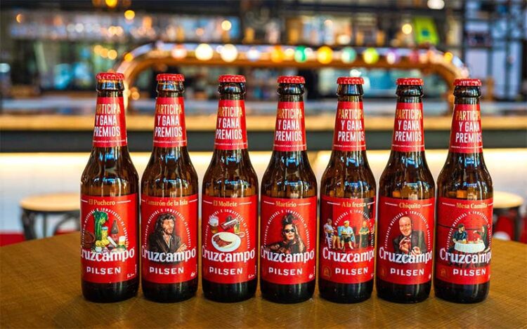 Botellines con etiquetas de Langeheldt y Baena / FOTO: Cruzcampo