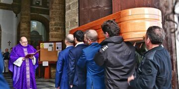 Funeral en la Parroquia de Santa Cruz / FOTO: Eulogio García