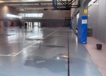 Los charcos han vuelto a la instalación cubierta / FOTO: PSOE