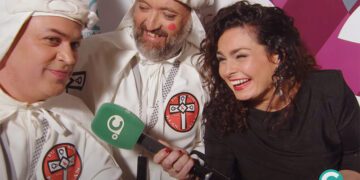 Jurado recogiendo impresiones tras las actuaciones del Falla / FOTO: Youtube - Onda Cádiz