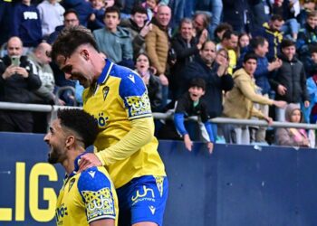 Melendo celebrando con Chris el gol / FOTO: Eulogio García