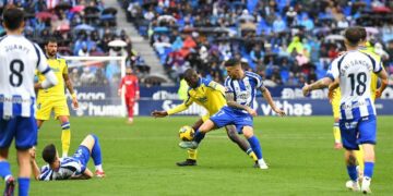 Diakité, ya fijo en el centro  del campo gaditano / FOTO: Cádiz CF