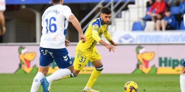 Climent manejando la pelota / FOTO: Cádiz CF