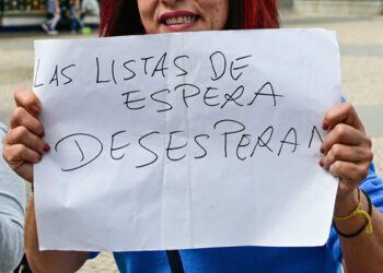 Pancarta en una pasada manifestación de la Marea Blanca en Cádiz / FOTO: Eulogio García