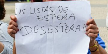 Pancarta en una pasada manifestación de la Marea Blanca en Cádiz / FOTO: Eulogio García