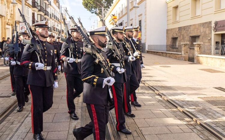 Desfilando en San Fernando durante la Pascua Militar / FOTO: Defensa
