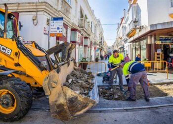 Actuando en el acerado entre Rosario y Colón / FOTO: Ayto.
