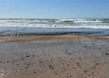 El fango y las piedras continúan en Camposoto hoy día / FOTO: AxSí