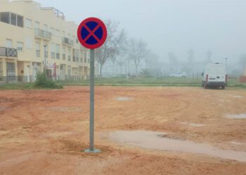 Señal de prohibido estacionar en la parcela de Octavio Paz / FOTO: Ayto.