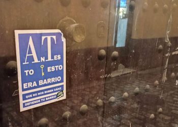 Denunciando la turistificación en cualquier esquina de Cádiz / FOTO: DBC