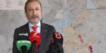El edil de Urbanismo ironiza sobre las alegaciones a última hora / FOTO: Ayto.