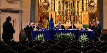 Un momento del pleno del TC en el altar del Oratorio / FOTO: Eulogio García