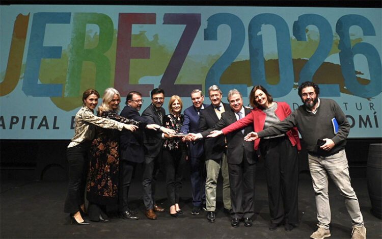 Escenificando la unidad en torno a la candidatura / FOTO: Ayto.