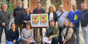 Desvelando el cartel del evento / FOTO: Ayto.