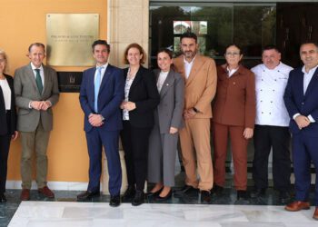 El alcalde no se perdió la reapertura del hotel Palacio de Sancti Petri / FOTO: Ayto.