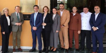 El alcalde no se perdió la reapertura del hotel Palacio de Sancti Petri / FOTO: Ayto.