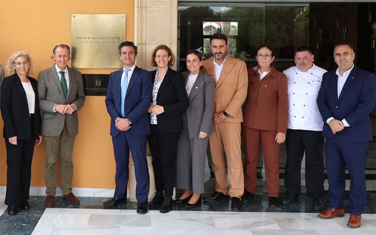 El alcalde no se perdió la reapertura del hotel Palacio de Sancti Petri / FOTO: Ayto.