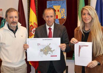 Posando con datos / FOTO: Ayto.