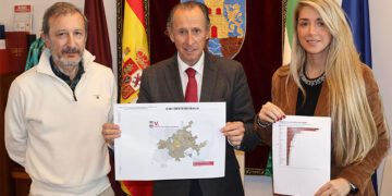 Posando con datos / FOTO: Ayto.
