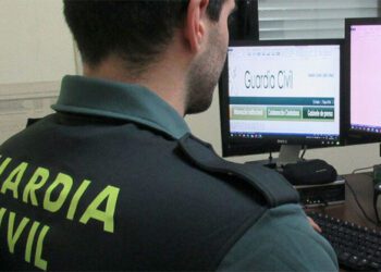Agente de la Benemérita en una pasada operación / FOTO: Guardia Civil