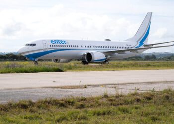 El primer charter de Enter Air aterrizando en Jerez / FOTO: Diputación
